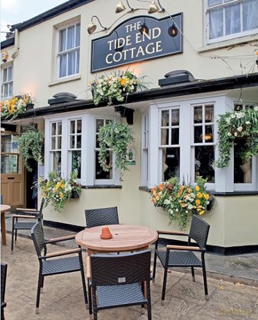 London's Riverside Pubs, Updated Edition: A Guide to the Best of London's Riverside Watering Holes (IMM Lifestyle Books) - Tim Hampson [KSIĄŻKA]