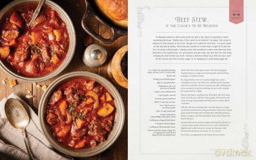 A Feast of Thorns and Roses: The Unofficial Cookbook of A Court of Thorns and Roses - Chelsea Cole [KSIĄŻKA]