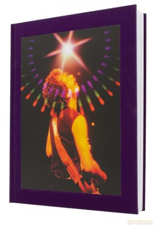 Carlos Santana: Love, Devotion, Surrender: The Illustrated Story of Santana's Musical Journey: The Illustrated Story of His Music Journey - Jeff Tamarkin [KSIĄŻKA]