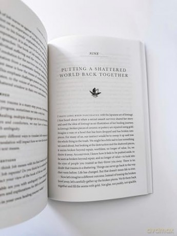 Comfort in the Ashes: Explorations in the Book of Job to Support Trauma Survivors - Michelle K. Keener [KSIĄŻKA]