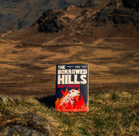 The Borrowed Hills: 'A sucker-punch of a novel' Guardian - Scott Preston [KSIĄŻKA]