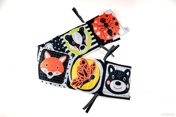 A High-Contrast Tummy Time Black-and-White Sensory Rag Book: Part of the A Wonderful Wood Collection for Newborns and Babies 0-2 years - Lily Fossett [KSIĄŻKA]