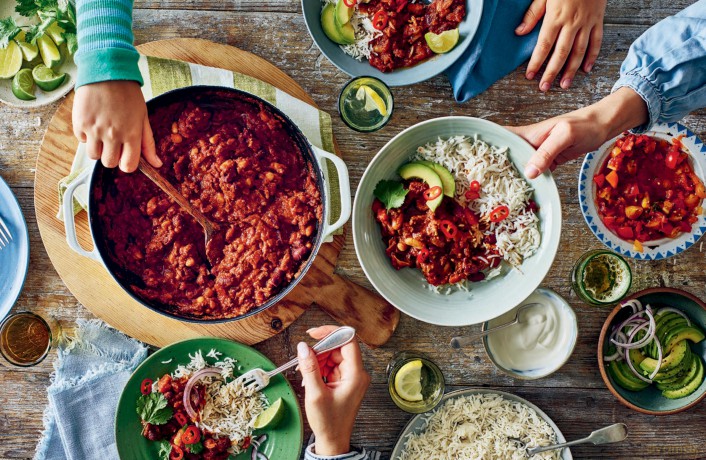 COOK: Serve up Joy: Recipes for sharing: The first book from the much-loved frozen meals brand - The COOK Kitchen [KSIĄŻKA]