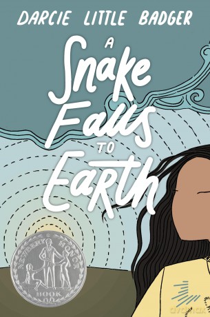 A Snake Falls to Earth: Newbery Honor Award Winner - Darcie Little Badger [KSIĄŻKA]