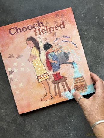 Chooch Helped: (Caldecott Medal Winner) - Andrea L. Rogers [KSIĄŻKA]