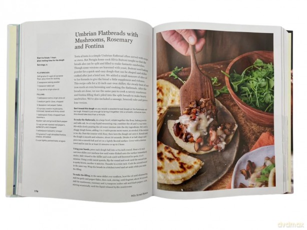 Milk Street Bakes: A Baking Book with 200 Sweet and Savory Recipes - Christopher Kimball [KSIĄŻKA]