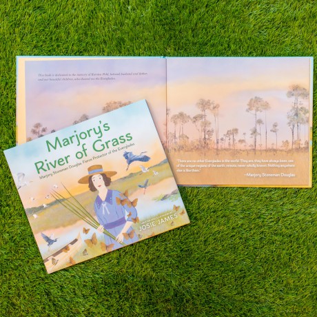 Marjory's River of Grass: Marjory Stoneman Douglas, Fierce Protector of the Everglades - Josie James [KSIĄŻKA]