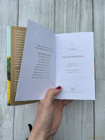 The Ramayana: An Abridged Edition (Macmillan Collector's Library) - Valmiki [KSIĄŻKA]