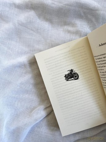 The Everyday and Far Away: The perfect bookclub read for fans of Rachel Joyce - Jacqueline Jones [KSIĄŻKA]