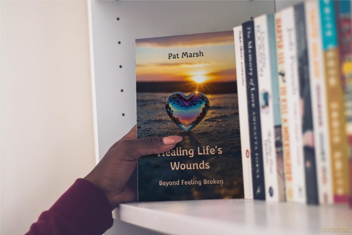Healing Life's Wounds: Beyond Feeling Broken - Pat Marsh [KSIĄŻKA]