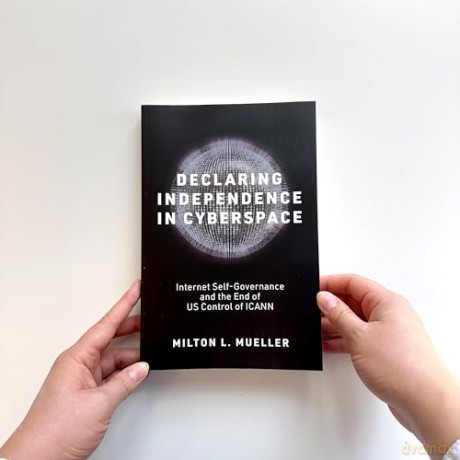 Declaring Independence in Cyberspace: Internet Self-Governance and the End of U.S. Control of ICANN (Information Policy) - Milton L. Mueller [KSIĄŻKA]