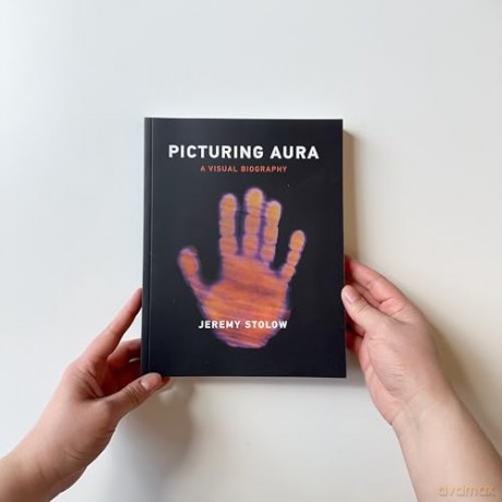 Picturing Aura: A Visual Biography - Jeremy Stolow [KSIĄŻKA]