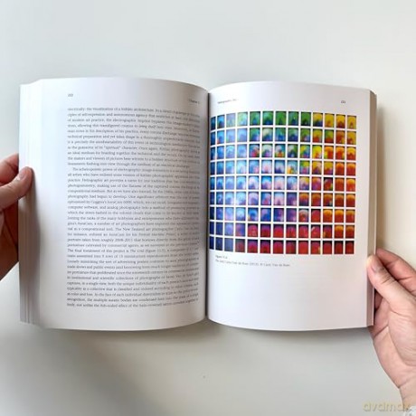 Picturing Aura: A Visual Biography - Jeremy Stolow [KSIĄŻKA]