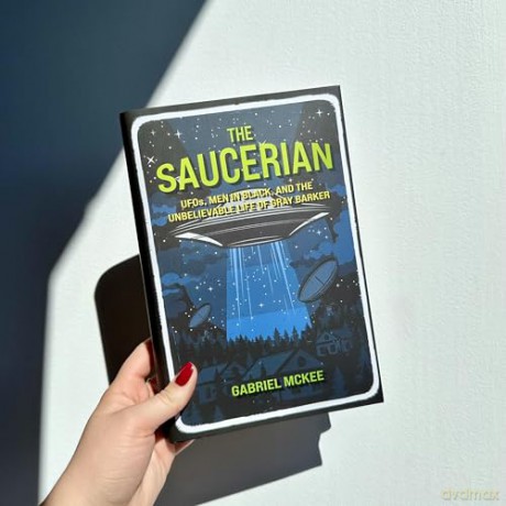 The Saucerian: The Unbelievable Life of Gray Barker: UFOs, Men in Black, and the Unbelievable Life of Gray Barker - Gabriel Mckee [KSIĄŻKA]