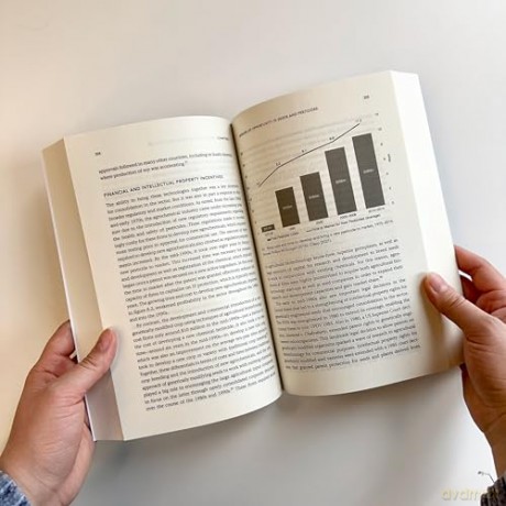 Titans of Industrial Agriculture: How a Few Giant Corporations Came to Dominate the Farm Sector and Why It Matters (One Planet) - Jennifer Clapp [KSIĄŻKA]