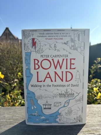BOWIELAND: Walking In The Footsteps Of David - Peter Carpenter [KSIĄŻKA]