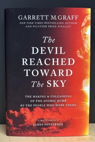 The Devil Reached Toward the Sky: The Making and Unleashing of the Atomic Bomb - By The People Who Were There - Garrett M. Graff [KSIĄŻKA]