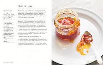 Pocket Pickler: Essential recipes for pickles, chutneys, relishes and more - Alex Elliott-Howery [KSIĄŻKA]