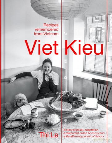 Viet Kieu | Recipes remembered from Vietnam: A story of pluck, adaptation, a restaurant called Anchovy and a life-affirming pursuit of flavour - Thi Le [KSIĄŻKA]