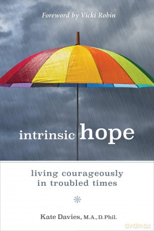 Intrinsic Hope: Living Courageously in Troubled Times - Kate Davies [KSIĄŻKA]