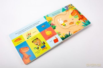 Bizzy Bear Find and Follow: At the Dinosaur Park: with 4 sliding counters - Benji Davies [KSIĄŻKA]