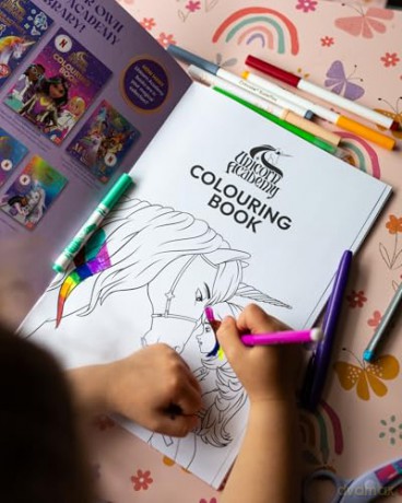 Unicorn Academy: Colouring Book (Unicorn Academy: TV tie-in titles) [KSIĄŻKA]