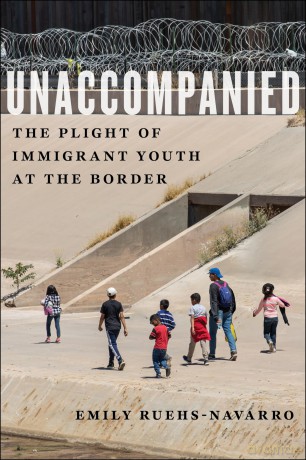 Unaccompanied: The Plight of Immigrant Youth at the Border: 11 (Critical Perspectives on Youth) - Emily Ruehs-Navarro [KSIĄŻKA]