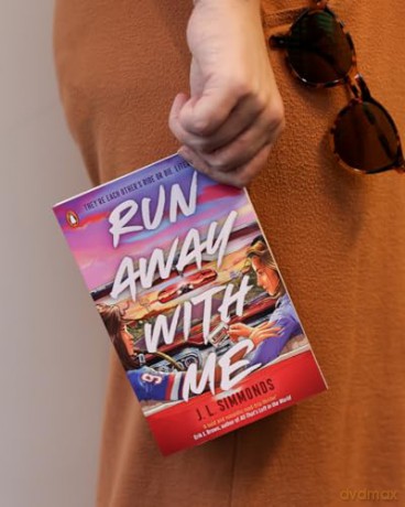 Run Away With Me: A must-read thriller-romance road trip! - J. L. Simmonds [KSIĄŻKA]