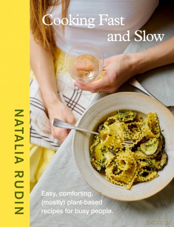 Cooking Fast and Slow: The Instant Sunday Times Bestseller. Easy, Comforting, (Mostly) Plant-based Recipes for Busy People - Natalia Rudin [KSIĄŻKA]