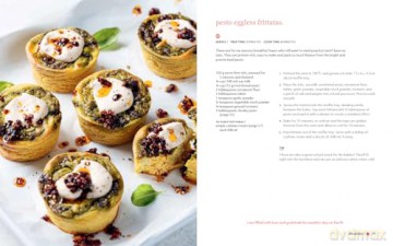 Chloe's Vegan Kitchen: 90 Fresh and Easy Recipes, from Cookies to Curries - Chloe Wheatland [KSIĄŻKA]