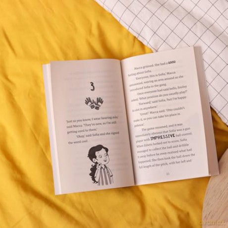 Mackenzie Arnold: Caught in the Middle - Mackenzie Arnold [KSIĄŻKA]