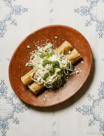 Sunny Days, Taco Nights: A Cookbook - Enrique Olvera [KSIĄŻKA]