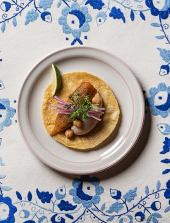 Sunny Days, Taco Nights: A Cookbook - Enrique Olvera [KSIĄŻKA]