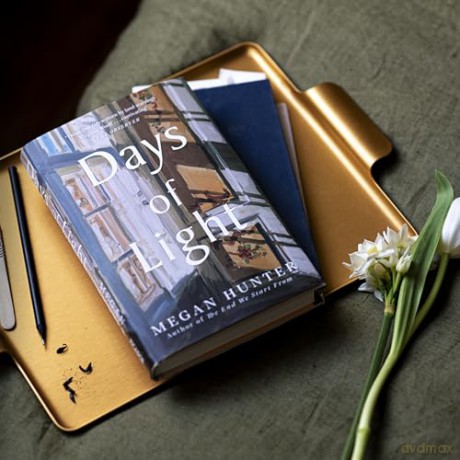 Days of Light: a transporting story of love and loss you'll carry with you forever - Megan Hunter [KSIĄŻKA]