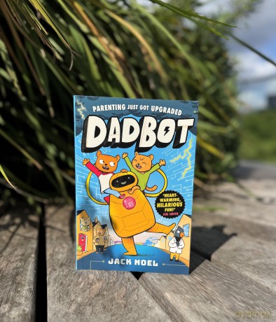Dadbot: a side-splittingly funny graphic novel to get your kids reading! - Jack Noel [KSIĄŻKA]