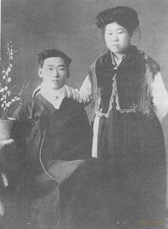 Victory in Shanghai: A Korean American Family's Journey to the CIA and the Army Special Forces - Robert S. Kim [KSIĄŻKA]