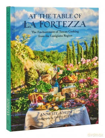 At The Table Of La Fortezza: The Enchantment of Tuscan Cooking from the Lunigiana Region - Annette Joseph [KSIĄŻKA]