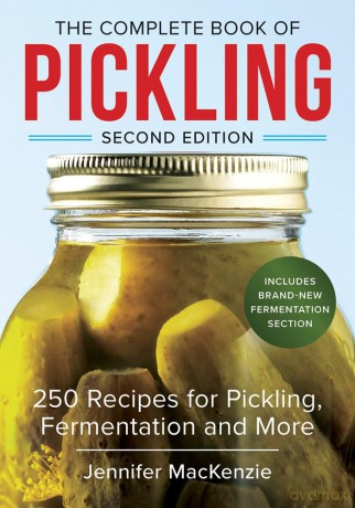The Complete Book of Pickling: 250 Recipes from Pickles to Chutneys to Salsas: 250 Recipes for Pickling, Fermentation and More - Jennifer MacKenzie [KSIĄŻKA]