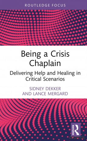 Being a Crisis Chaplain: Delivering Help and Healing in Critical Scenarios (Routledge Focus on Mental Health) - Sidney Dekker [KSIĄŻKA]