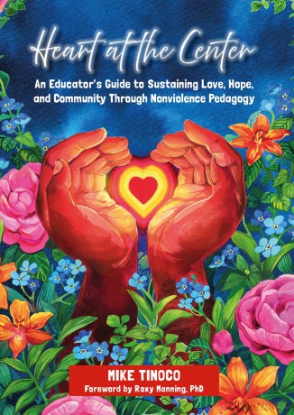 Heart at the Center: An Educator's Guide to Sustaining Love, Hope, and Community Through Nonviolence Pedagogy - Mike Tinoco [KSIĄŻKA]
