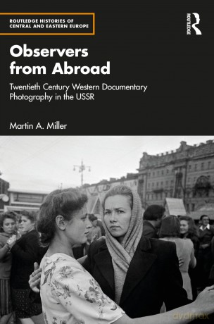 Observers from Abroad: Twentieth Century Western Documentary Photography in the USSR (Routledge Histories of Central and Eastern Europe) - Martin A. Miller [KSIĄŻKA]