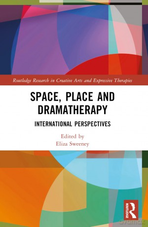 Space, Place and Dramatherapy: International Perspectives (Routledge Research in Creative Arts and Expressive Therapies) - Eliza Sweeney [KSIĄŻKA]