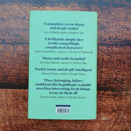 Poor Ghost!: 'Compulsive, razor-sharp and deeply tender' Lara Williams - Gabriel Flynn [KSIĄŻKA]