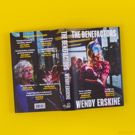 The Benefactors: The moving and utterly enthralling debut novel about class, power and what being a parent means. - Wendy Erskine [KSIĄŻKA]