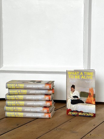 What A Time To Be Alive: A tender, surprising and totally absorbing coming of age story from the author of Okay Days - Jenny Mustard [KSIĄŻKA]