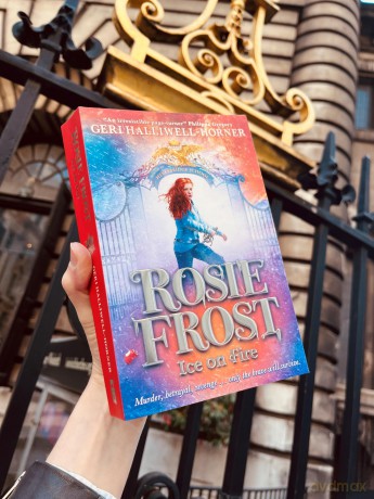 Rosie Frost: Ice on Fire (the second heart-racing novel filled with mystery, history and girl power by music icon Geri Halliwell-Horner) - Geri Halliwell-Horner [KSIĄŻKA]