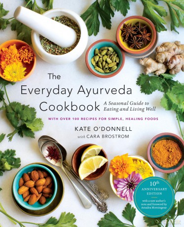 The Everyday Ayurveda Cookbook: A Seasonal Guide to Eating and Living Well - Cara Brostrom [KSIĄŻKA]