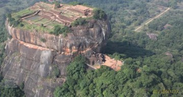 Gardens of Sri Lanka: 2000 Years of Garden and Landscape Design Tradition - Senake Bandaranayake [KSIĄŻKA]