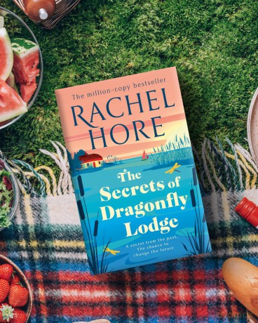 The Secrets of Dragonfly Lodge: Discover the captivating new novel from the million-copy bestseller Rachel Hore - Rachel Hore [KSIĄŻKA]