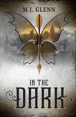In the Dark: 2 (The Dwelling Hunter Series) - MJ Glenn [KSIĄŻKA]